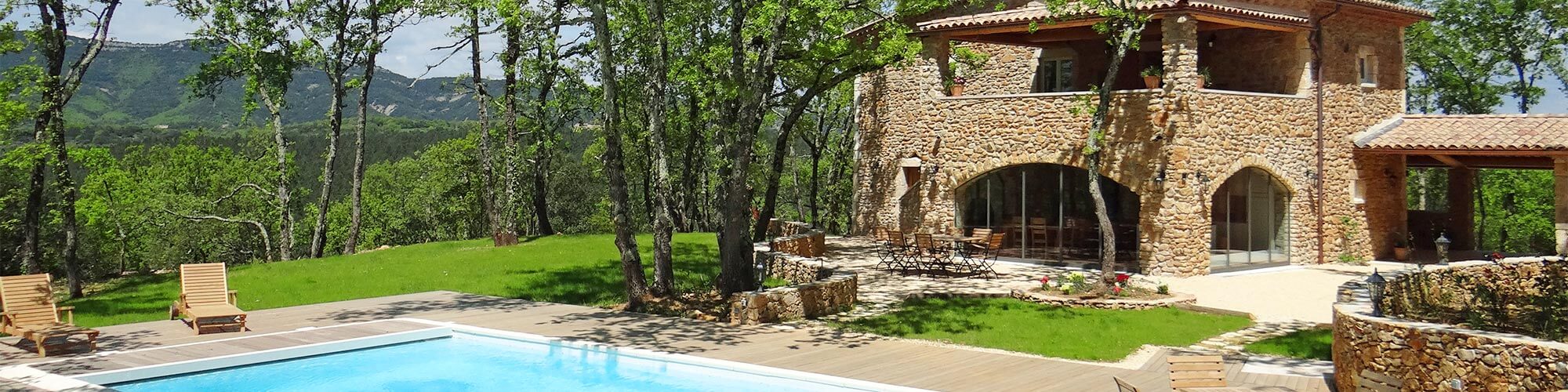 Modernes Ferienhaus mit Swimmingpool